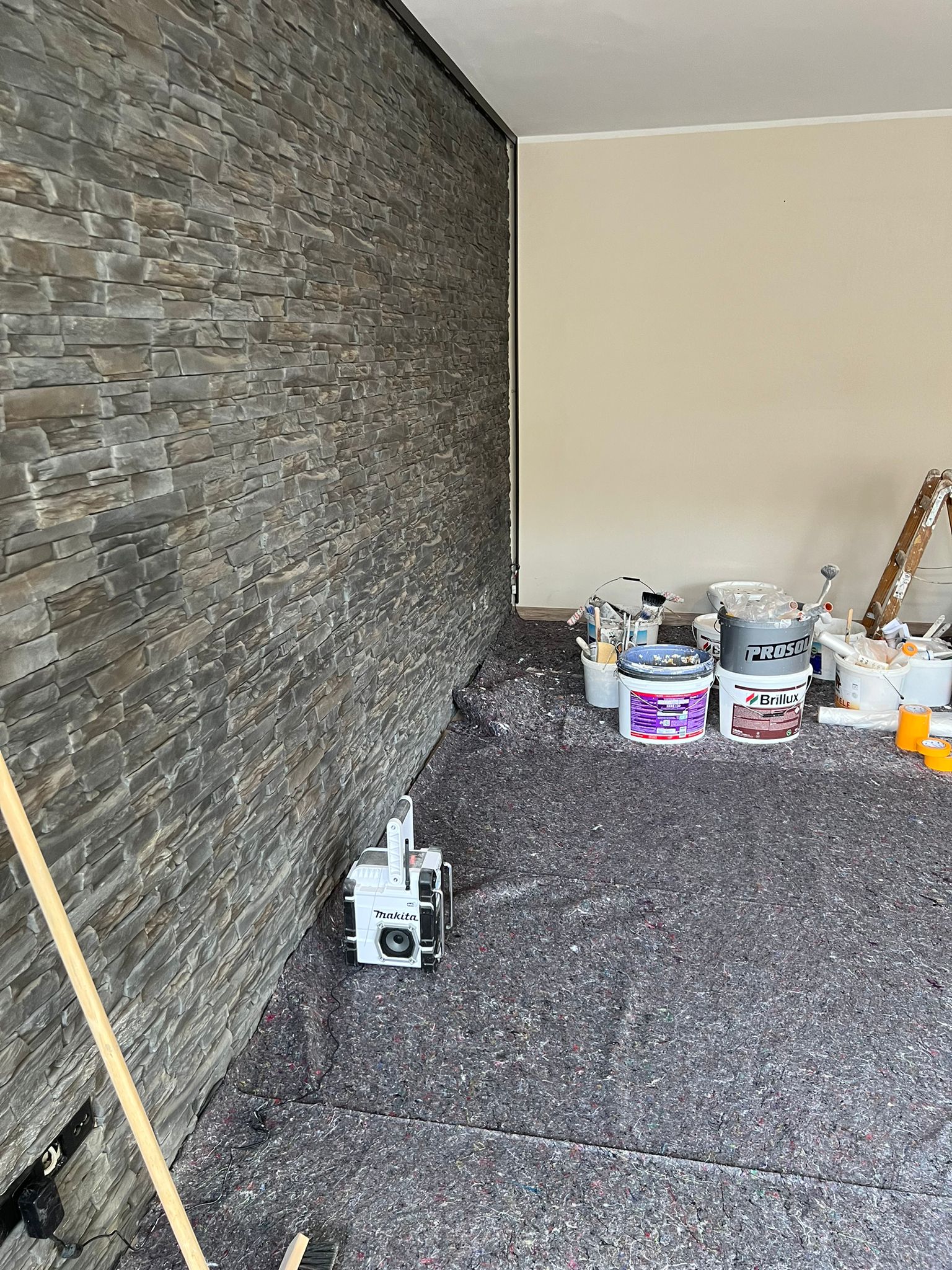 Renovierungsarbeiten für Malervlies