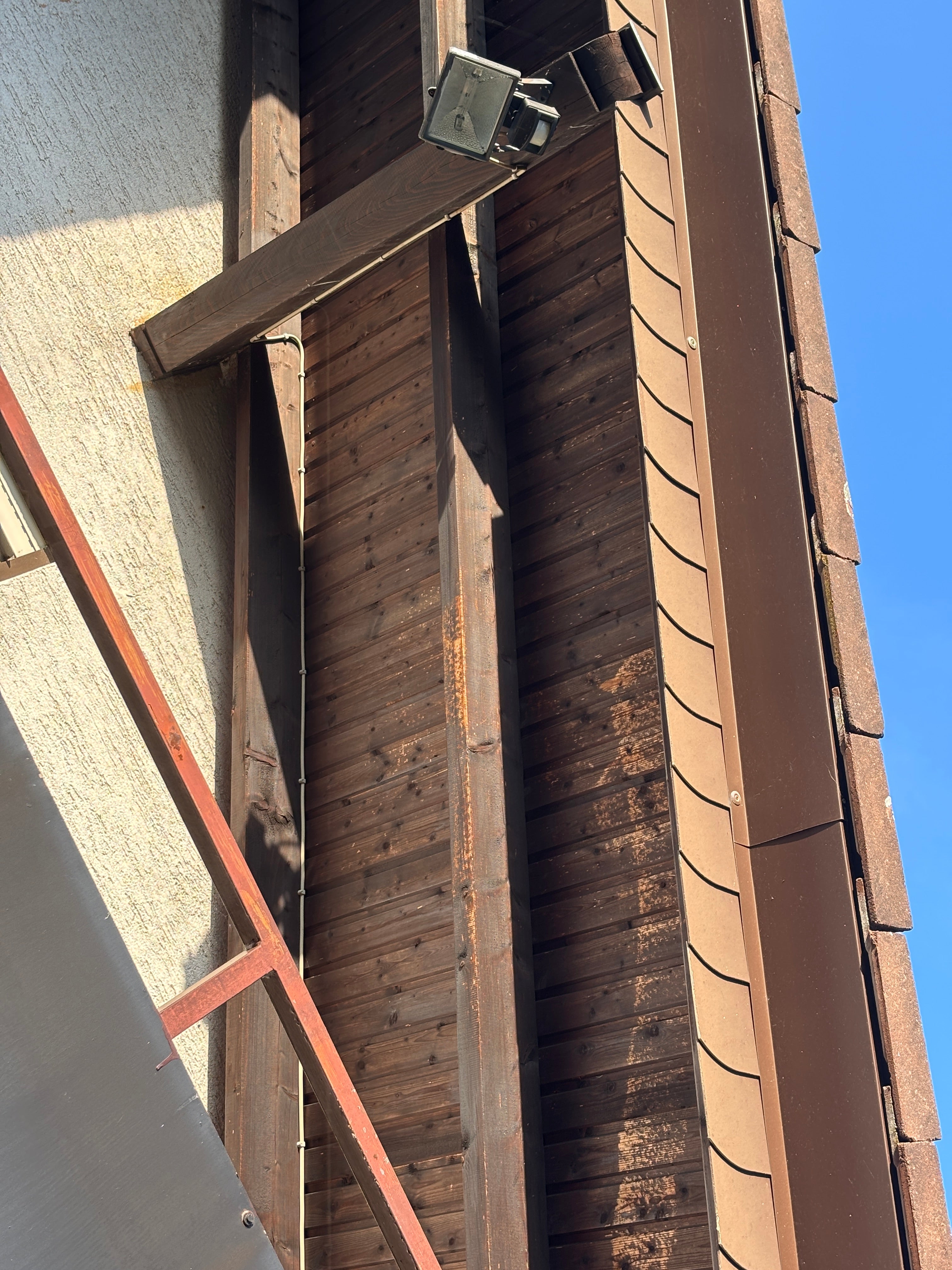 Kunde fragt: Fassade & Holz am Giebel streichen - Welche Produkte brauche ich?
